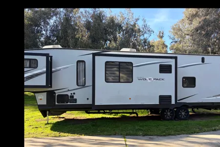 Johnny's Forest River Cherokee Wolfpack 36516 Toy Hauler