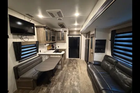 Johnny's Forest River Cherokee Wolfpack 36516 Toy Hauler