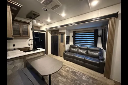 Johnny's Forest River Cherokee Wolfpack 36516 Toy Hauler