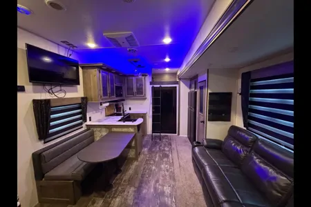 Johnny's Forest River Cherokee Wolfpack 36516 Toy Hauler