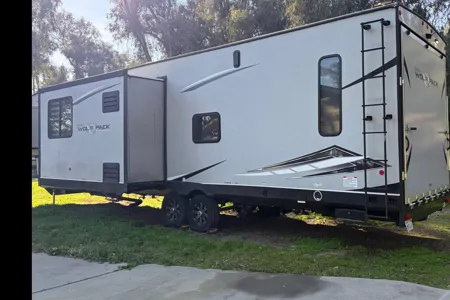 Johnny's Forest River Cherokee Wolfpack 36516 Toy Hauler