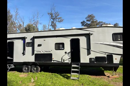 Johnny's Forest River Cherokee Wolfpack 36516 Toy Hauler