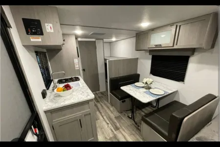 17' Coleman Lantern Travel Trailer