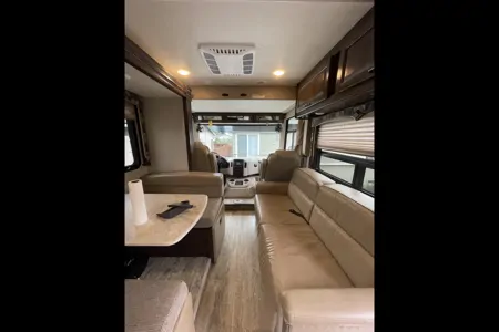 Glamp in Style! 2017 Thor Hurricane | Sleeps 10 + Delivery