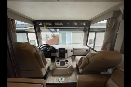 Glamp in Style! 2017 Thor Hurricane | Sleeps 10 + Delivery