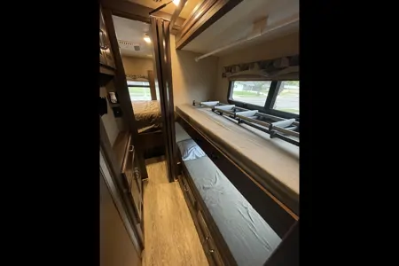 Glamp in Style! 2017 Thor Hurricane | Sleeps 10 + Delivery