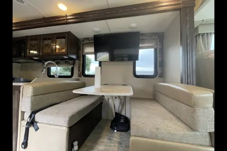 Glamp in Style! 2017 Thor Hurricane | Sleeps 10 + Delivery