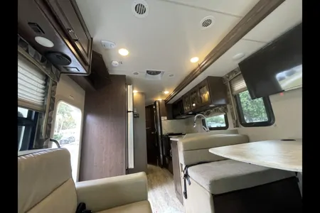 Glamp in Style! 2017 Thor Hurricane | Sleeps 10 + Delivery