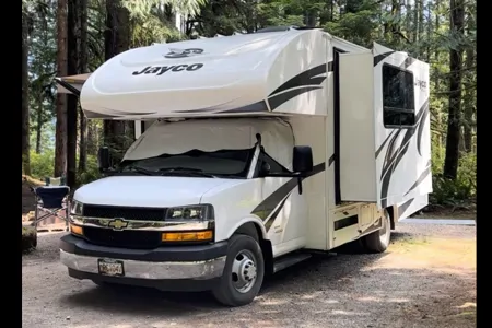Go Vancouver-Jayco Redhwrk Class C