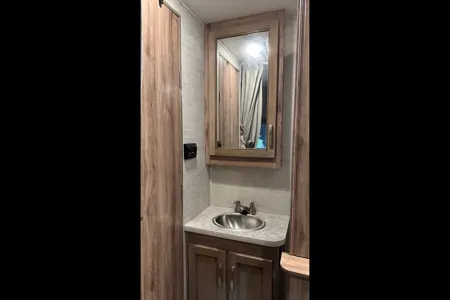 Go Vancouver-Jayco Redhwrk Class C