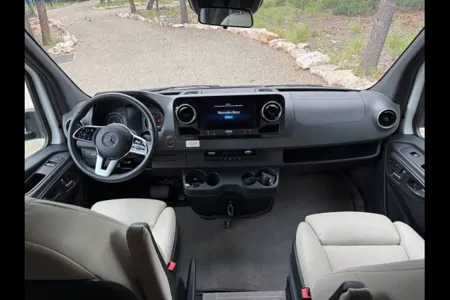 Leisure Travel Van Unity RL - PNW Glamping Easy for First Timers