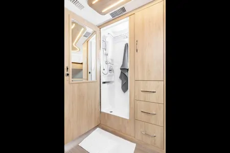 Leisure Travel Van Unity RL - PNW Glamping Easy for First Timers