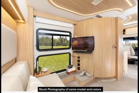 Leisure Travel Van Unity RL - PNW Glamping Easy for First Timers
