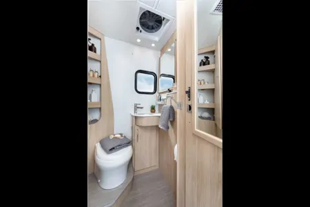 Leisure Travel Van Unity RL - PNW Glamping Easy for First Timers