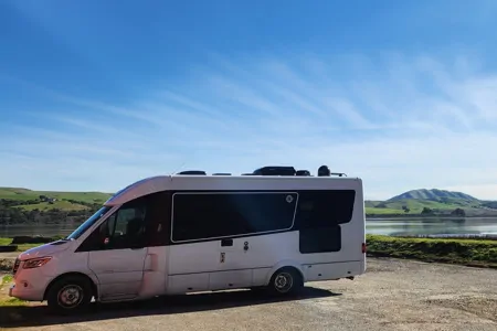 Leisure Travel Van Unity RL - PNW Glamping Easy for First Timers