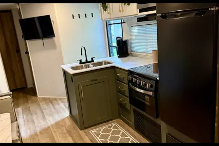 Glamping & Grace - Your HGTV Inspired "Roamstead"