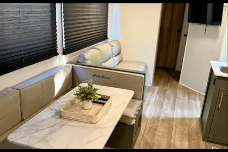 Glamping & Grace - Your HGTV Inspired "Roamstead"