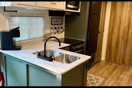 Glamping & Grace - Your HGTV Inspired "Roamstead"