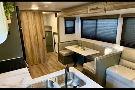 Glamping & Grace - Your HGTV Inspired "Roamstead"