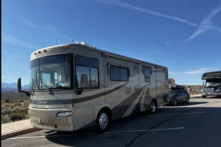 Eugene’s Winnebago Journey 32T Class A DIESEL PUSHER