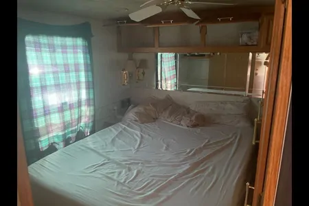 Eugene’s Winnebago Journey 32T Class A DIESEL PUSHER