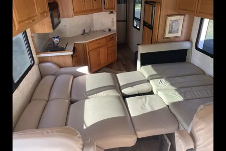 Eugene’s Winnebago Journey 32T Class A DIESEL PUSHER