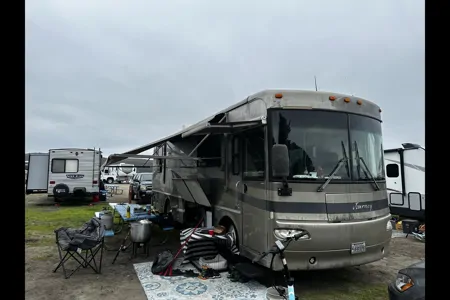 Eugene’s Winnebago Journey 32T Class A DIESEL PUSHER