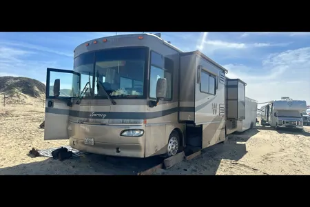 Eugene’s Winnebago Journey 32T Class A DIESEL PUSHER