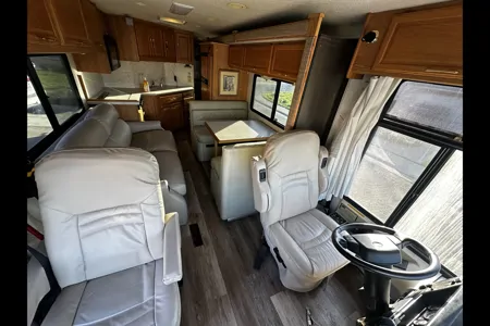 Eugene’s Winnebago Journey 32T Class A DIESEL PUSHER