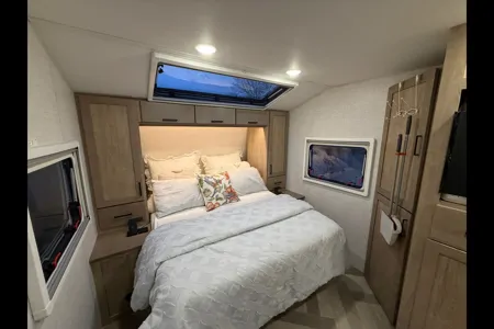 Dan's EMBER  201 fbq solarmax Travel Trailer