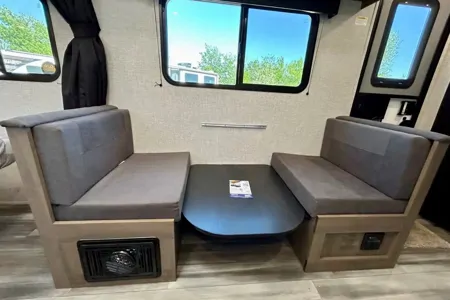 Sidney's Jayco Jayflight 195Rb Travel Trailer