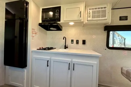 Sidney's Jayco Jayflight 195Rb Travel Trailer