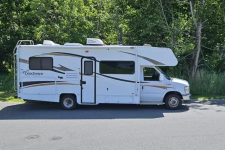 Daniel and Nury's Coachmen Ford Class C