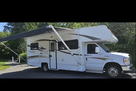 Daniel and Nury's Coachmen Ford Class C