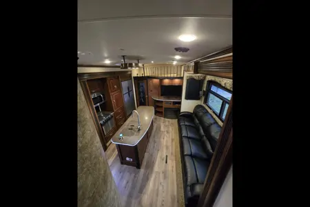 Dustin's Evergreen Tesla Fifth Wheel