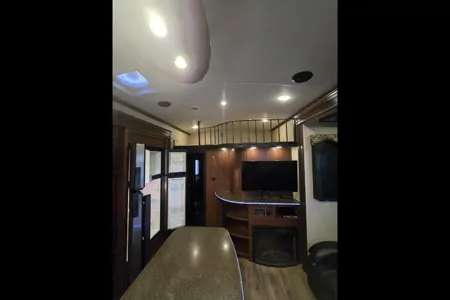 Dustin's Evergreen Tesla Fifth Wheel