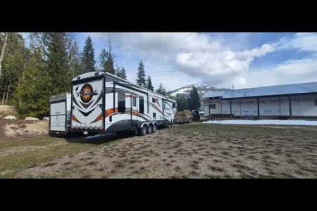 Dustin's Evergreen Tesla Fifth Wheel