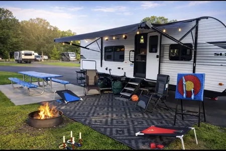 Rocco’s RV Rental | Fully Equipped Jayco Sleeps 8