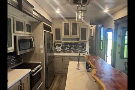Brandon's Keystone Avalanche 390DS Fifth Wheel