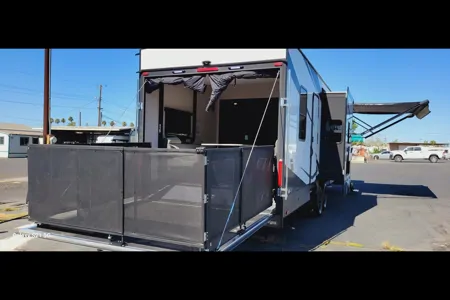 The Lakeside Lodge XLR 3310 Toy Hauler Hyperlite HD Ocean View