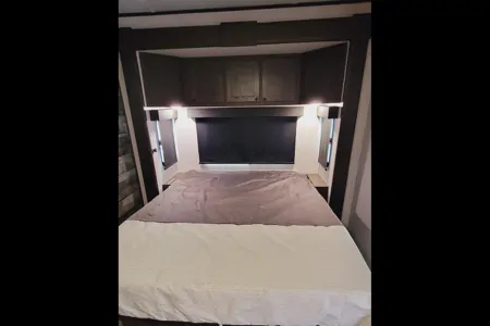 The Lakeside Lodge XLR 3310 Toy Hauler Hyperlite HD Ocean View