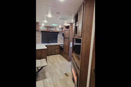 The Lakeside Lodge XLR 3310 Toy Hauler Hyperlite HD Ocean View