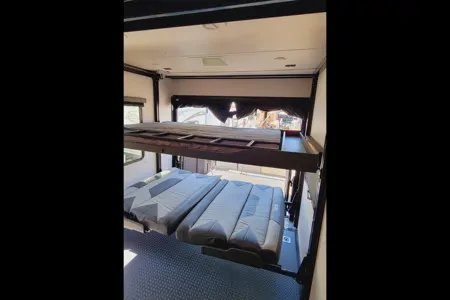 The Lakeside Lodge XLR 3310 Toy Hauler Hyperlite HD Ocean View