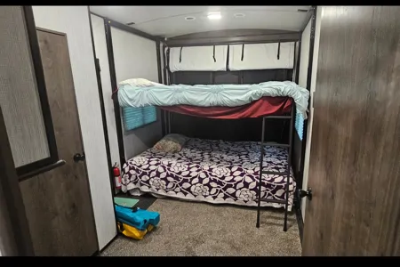 Deep South Camping Heartland T322 Toy Hauler