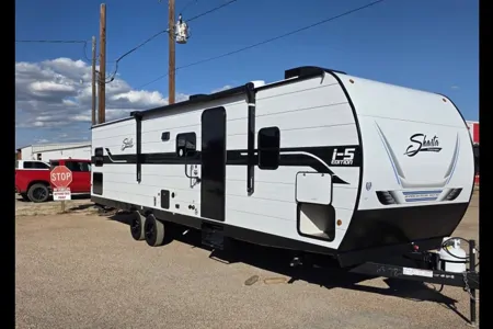 Spacious 2025 Shasta I-5 – Sleeps 10 | Triple A/C & Bunks
