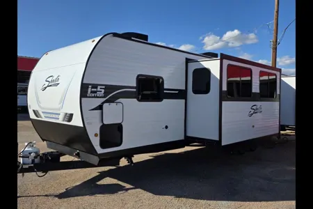 Spacious 2025 Shasta I-5 – Sleeps 10 | Triple A/C & Bunks