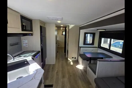 Spacious 2025 Shasta I-5 – Sleeps 10 | Triple A/C & Bunks