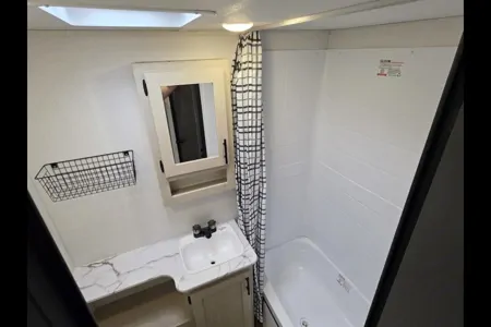 Spacious 2025 Shasta I-5 – Sleeps 10 | Triple A/C & Bunks