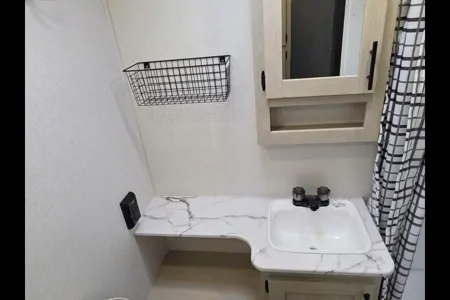 Spacious 2025 Shasta I-5 – Sleeps 10 | Triple A/C & Bunks