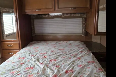 hashim's Thor Motor Coach 2014 Class C